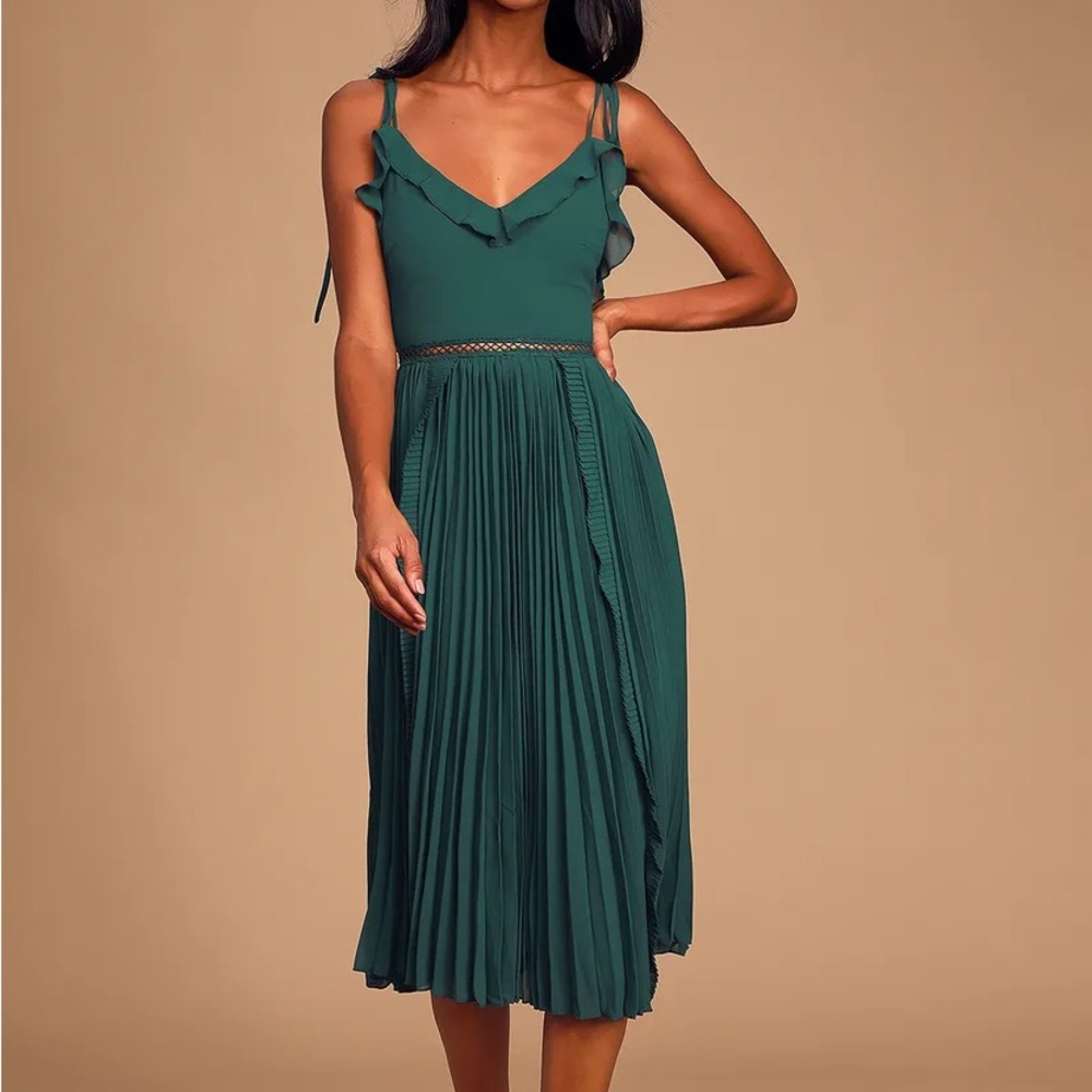 Lulu’s Never a Dull Moment Emerald Green Tie-Strap Pleated Midi Dress